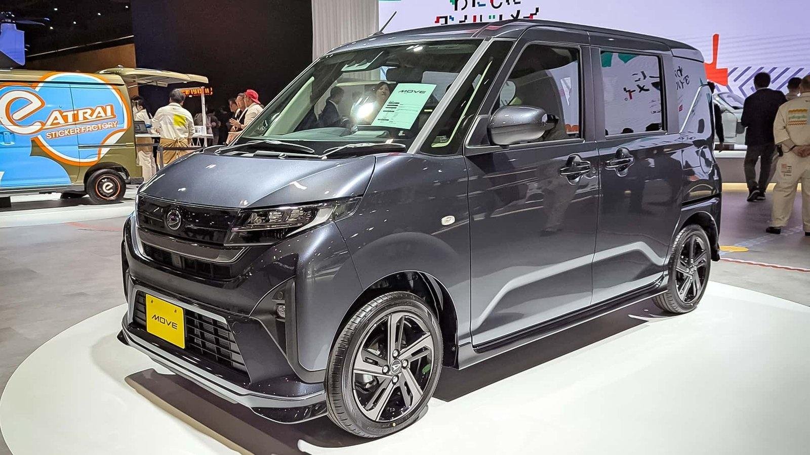 This is what it's like to sit in a kei car
